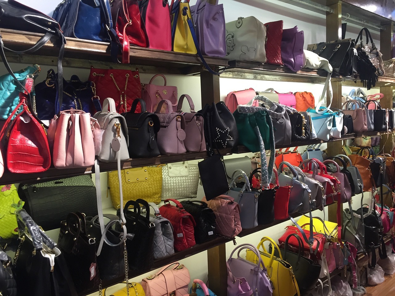 bags, market, shopping-1633719.jpg